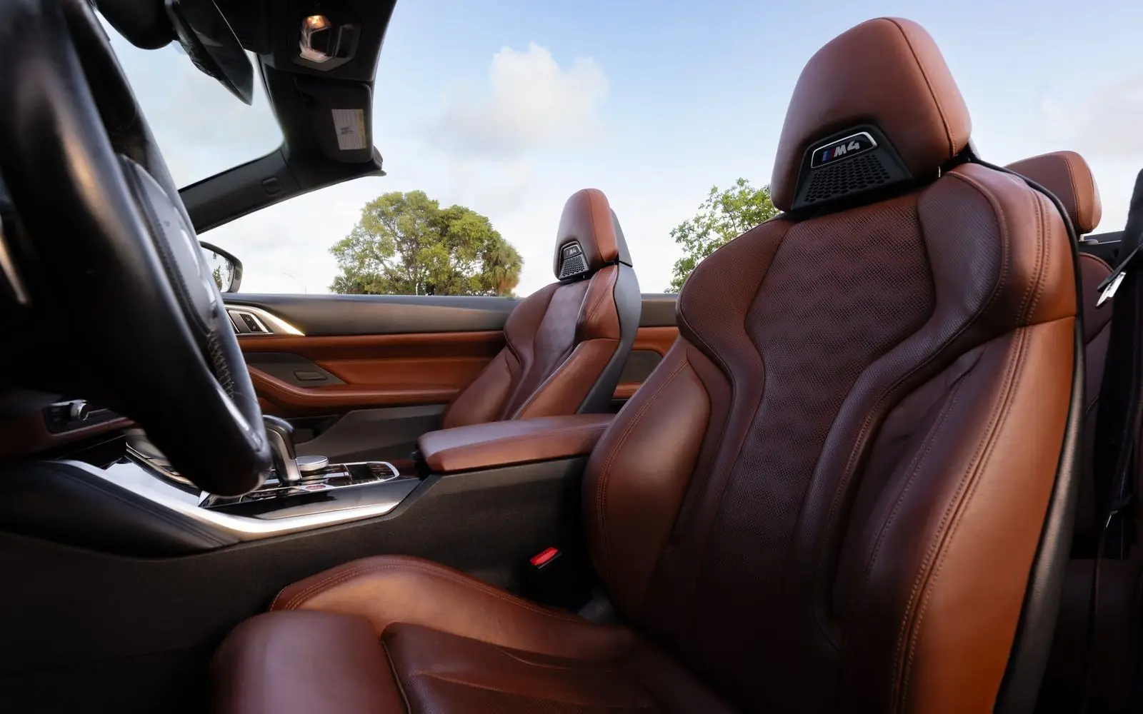 BMW M4 Convertible photo 2