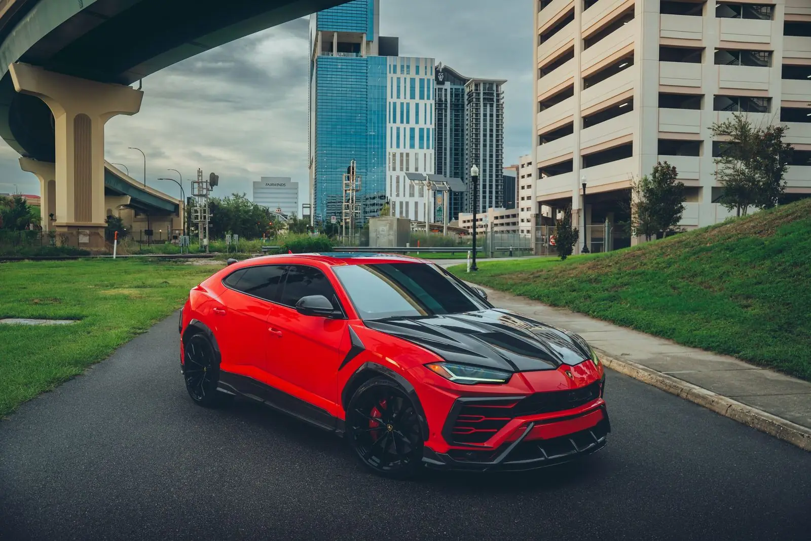 Lamborghini Urus photo 2