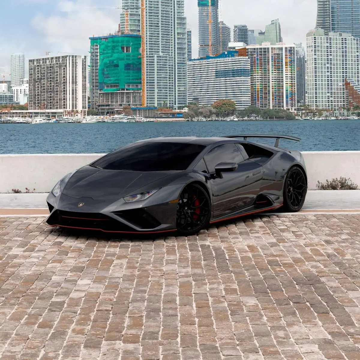 Lamborghini Huracán Evo Huracán Evo Coupe available for under 21 rental