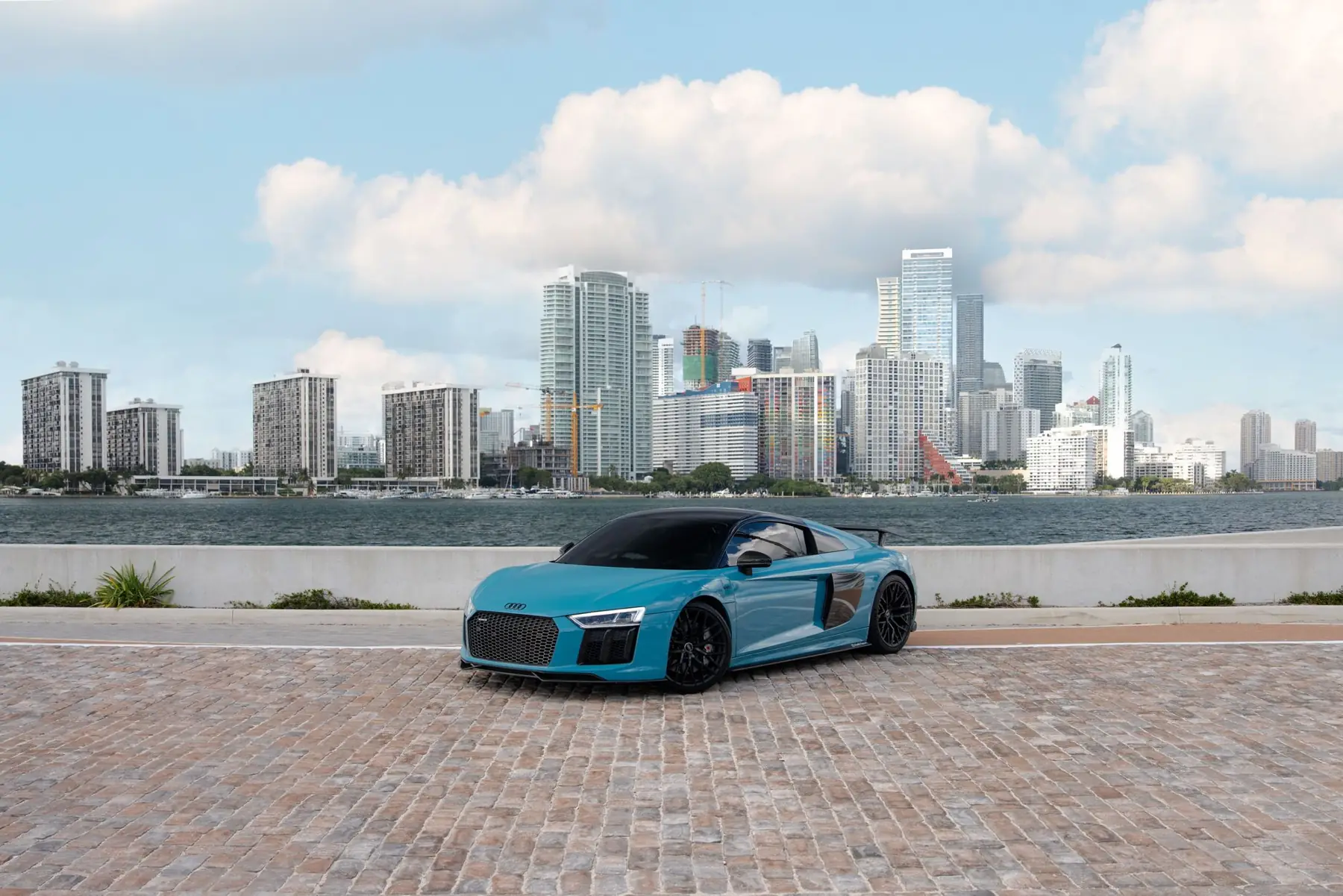 Audi R8 photo 2